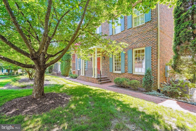 9858 Palace Green Way, Vienna, VA 22181 - view of front facade featuring brick siding and a front yard