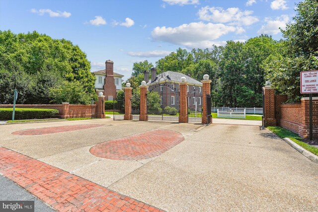 9858 Palace Green Way, Vienna, VA 22181 - view of home's community with a gate