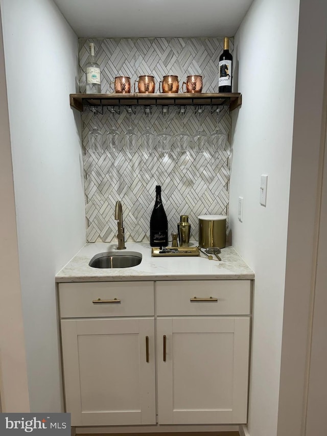 35979 Condo Dr Unit 203B, Rehoboth Beach, DE 19971 - indoor wet bar featuring backsplash
