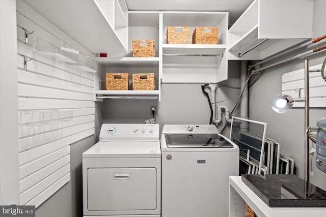 411 E Bellefonte Ave, Alexandria, VA 22301 - laundry area with independent washer and dryer