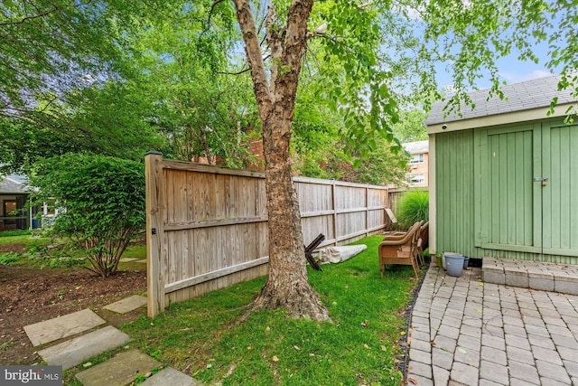 411 E Bellefonte Ave, Alexandria, VA 22301 - view of yard with a storage unit
