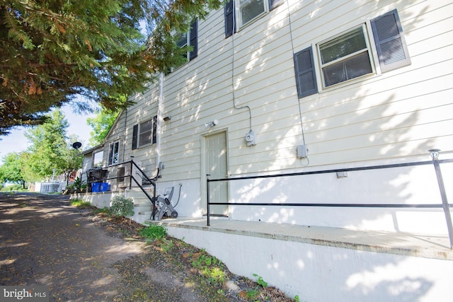 121 E James St, Winchester, VA 22601 - view of side of property