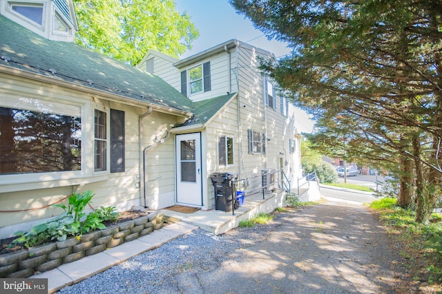 121 E James St, Winchester, VA 22601 - view of front of house with a shingled roof