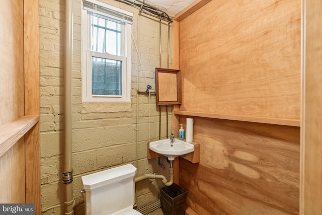 3917 Fessenden St NW, Washington, DC 20016 - bathroom with toilet and a sink