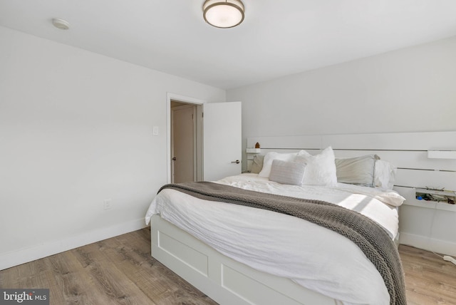2229 S Darien St, Philadelphia, PA 19148 - bedroom with wood finished floors and baseboards