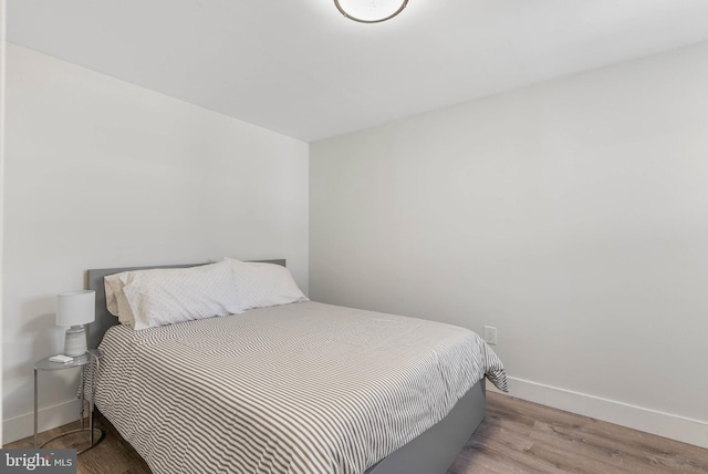 2229 S Darien St, Philadelphia, PA 19148 - bedroom featuring baseboards and wood finished floors