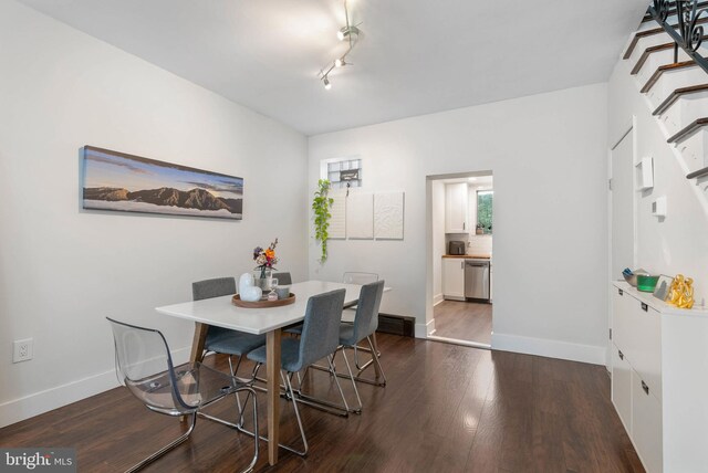 2229 S Darien St, Philadelphia, PA 19148 - dining area with dark wood finished floors and baseboards