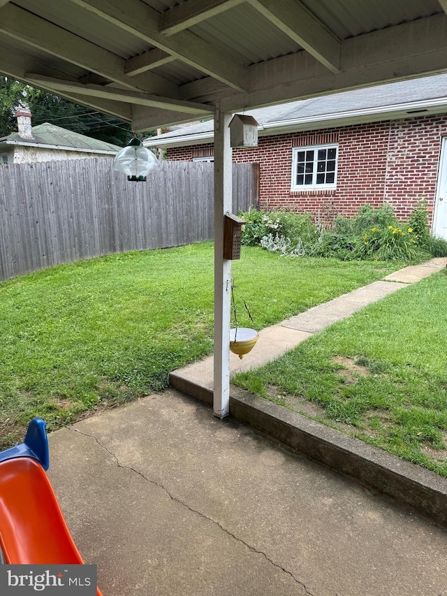 516 N 25th St, Reading, PA 19606 - view of yard featuring a patio area