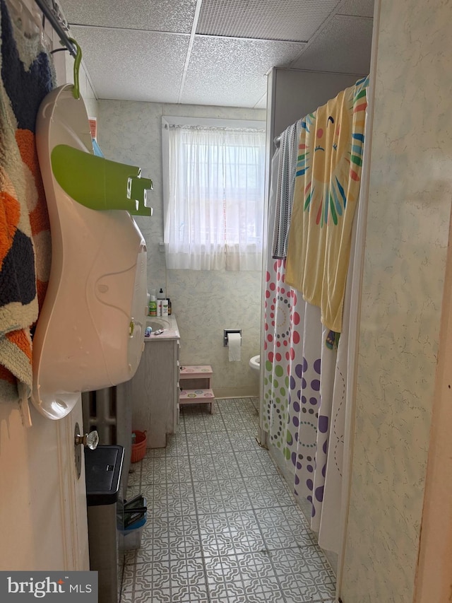 516 N 25th St, Reading, PA 19606 - bathroom featuring a shower with curtain