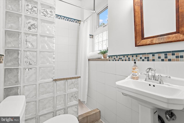 2637 Garfield St NW, Washington, DC 20008 - bathroom featuring tile walls and tiled shower
