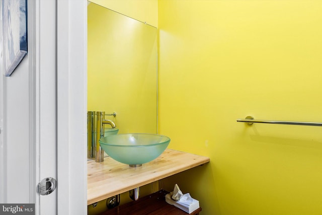 9 Hedgecroft Dr, Pennington, NJ 08534 - bathroom with vanity
