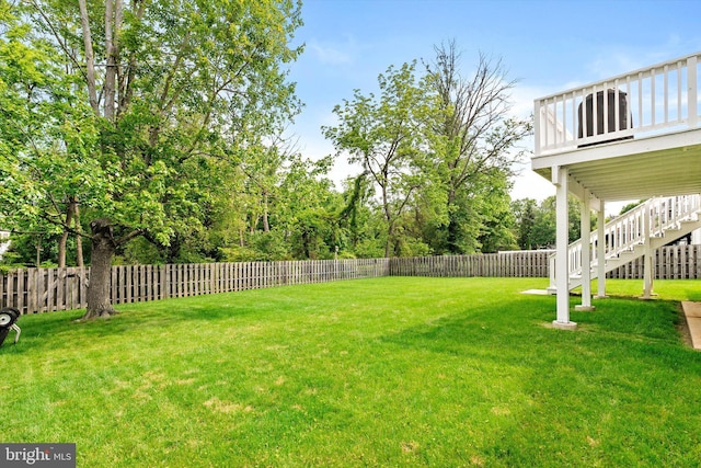 9 Hedgecroft Dr, Pennington, NJ 08534 - fenced backyard with stairway
