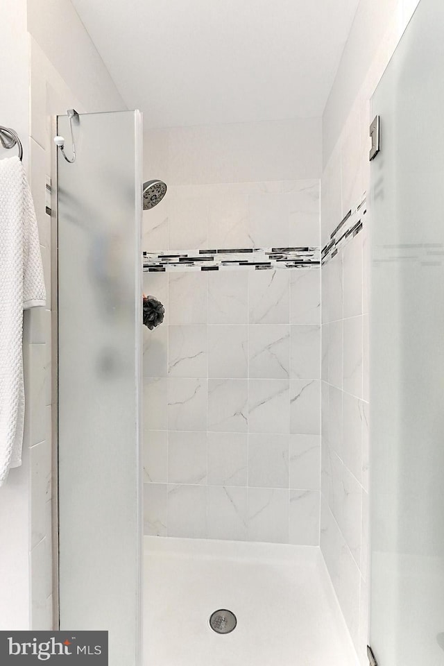 11166 Deuaughn Ct, Fairfax Station, VA 22039 - full bathroom featuring a stall shower