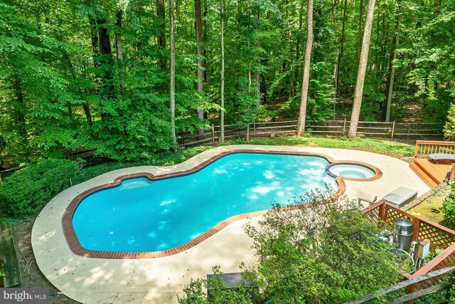 11166 Deuaughn Ct, Fairfax Station, VA 22039 - view of swimming pool featuring a fenced backyard and a pool with connected hot tub