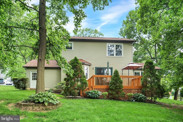 22 Piston Ct, Stewartstown, PA 17363 - back of property with a deck and a lawn