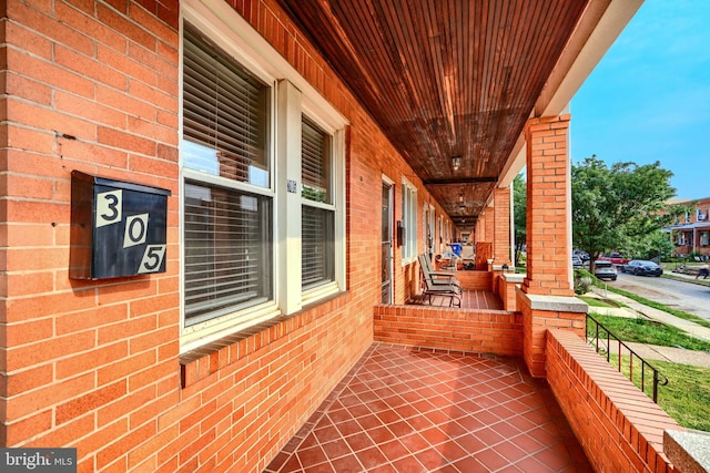 305 Folcroft St, Baltimore, MD 21224 - view of covered porch
