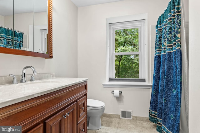 544 N Wayne Ave, Wayne, PA 19087 - full bath with vanity and curtained shower