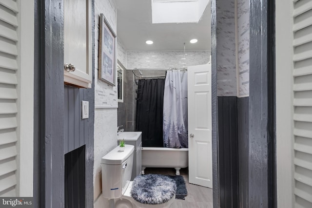 16 N Morley St, Baltimore, MD 21229 - full bath featuring wood finished floors, a closet, recessed lighting, and a combined bath / shower with rainfall shower
