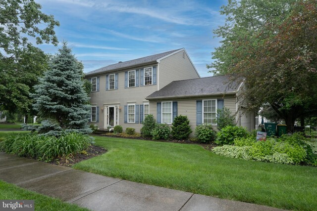 5900 Wayside Dr, Macungie, PA 18062 - colonial house with a front yard