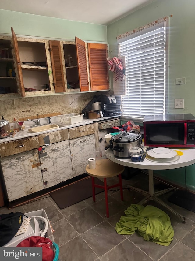1400 Farmingdale Ave, Capitol Heights, MD 20743 - kitchen with tile patterned floors and a sink