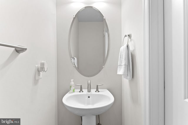 23230 Milltown Knoll Sq Unit 106, Ashburn, VA 20148 - bathroom featuring a sink