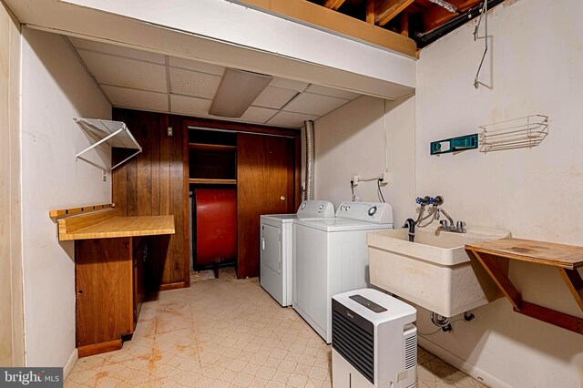 6128 Buckingham Manor Dr, Baltimore, MD 21210 - washroom featuring separate washer and dryer