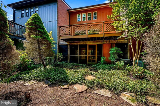 6128 Buckingham Manor Dr, Baltimore, MD 21210 - rear view of property with a deck