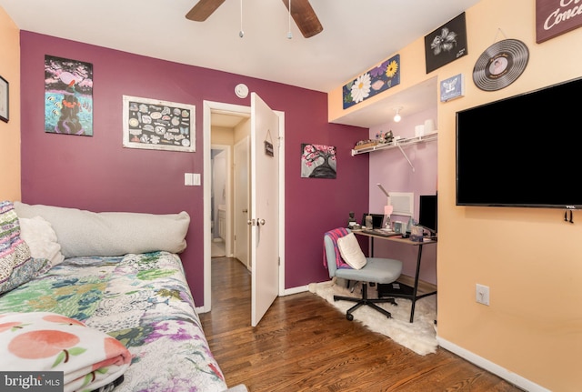 30 Bunker Ln, Etters, PA 17319 - bedroom with wood finished floors, ceiling fan, and a desk