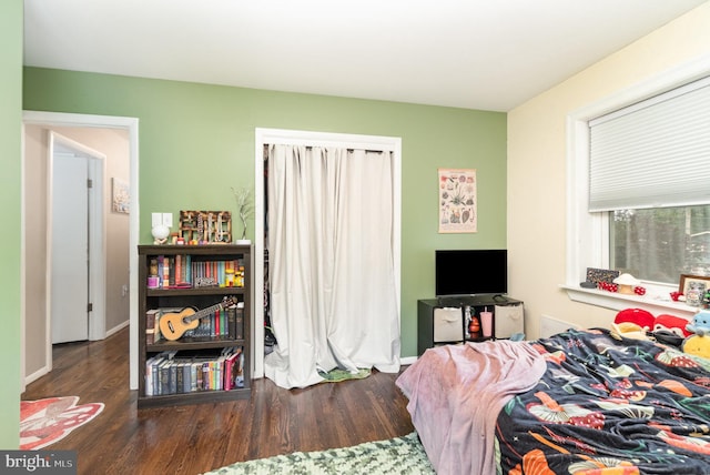 30 Bunker Ln, Etters, PA 17319 - bedroom featuring wood finished floors and baseboards