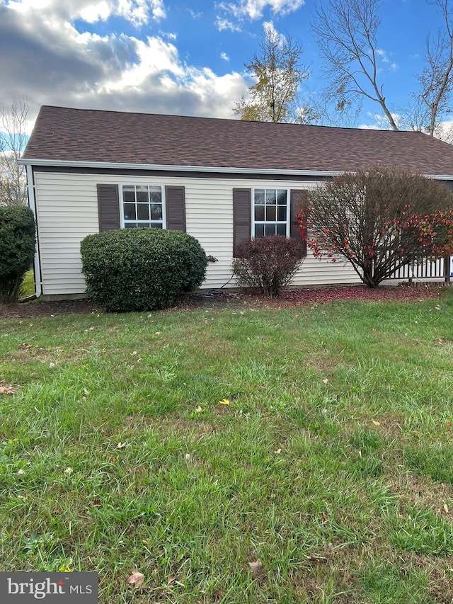 2177 Fawn Ct, Waldorf, MD 20602 - view of front of house featuring a front lawn and a shingled roof
