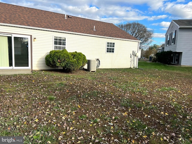 2177 Fawn Ct, Waldorf, MD 20602 - back of house with roof with shingles