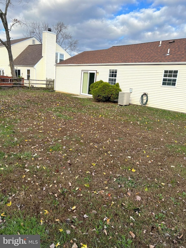 2177 Fawn Ct, Waldorf, MD 20602 - rear view of property featuring roof with shingles