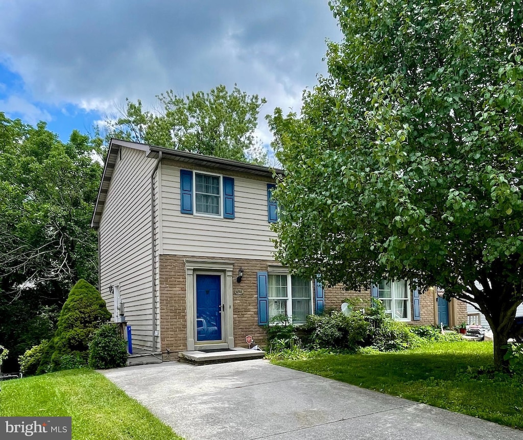 858 Mcallister St, Hanover, PA 17331 - view of front of home featuring a front yard and brick siding