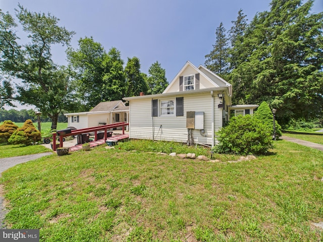 12194 Knife Box Rd, Greensboro, MD 21639 - view of front of property with a front yard and a wooden deck