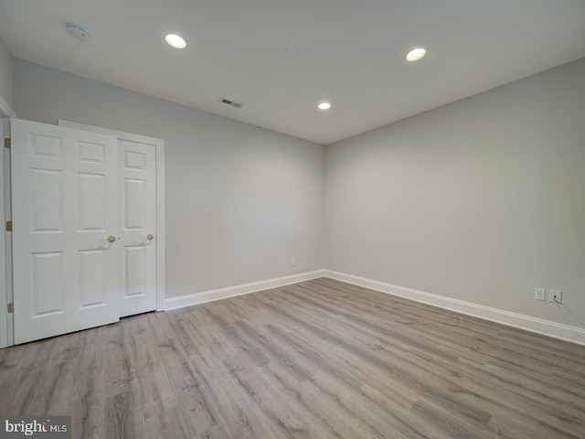 8429 Link Hills Loop, Gainesville, VA 20155 - empty room featuring wood finished floors, recessed lighting, and a smoke detector