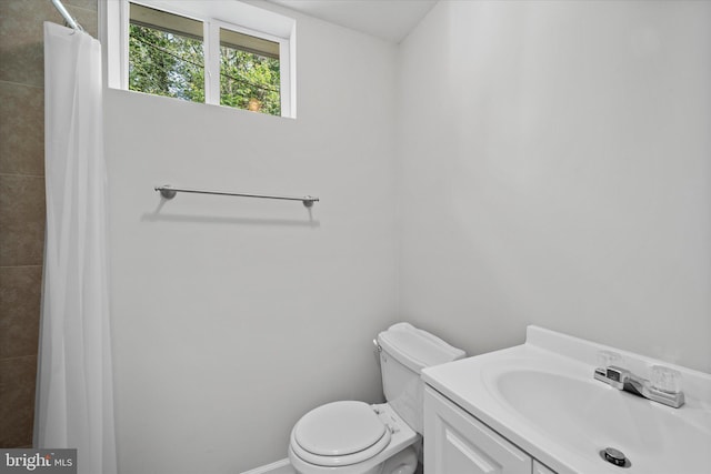6112 Hillview Ct, Manassas, VA 20112 - full bath with vanity and a tile shower