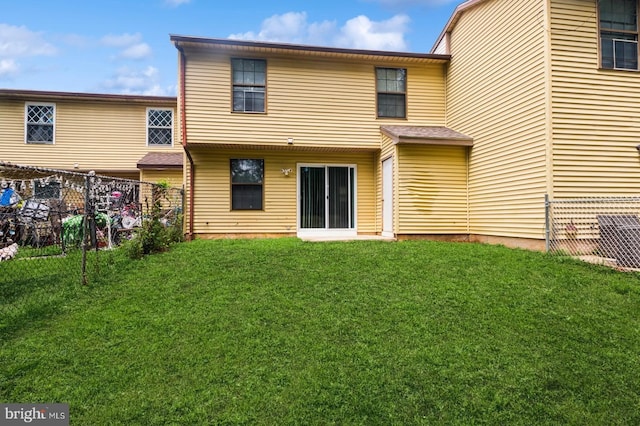 46 Hampshire Rd, Sicklerville, NJ 08081 - rear view of property featuring a fenced backyard