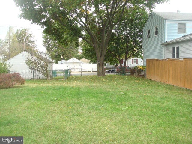 2210 S Olden Ave, Hamilton, NJ 08610 - view of yard