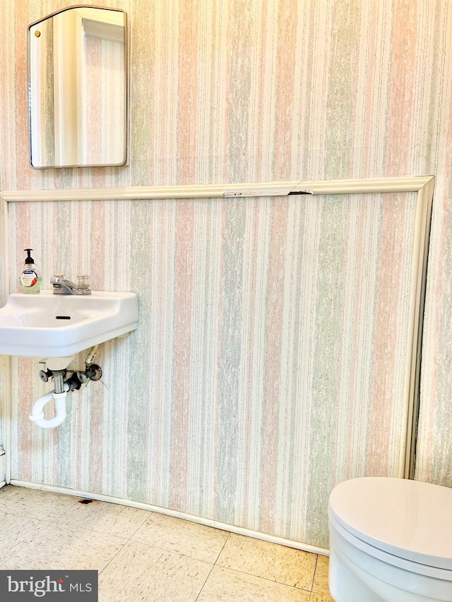 5904 Harford Rd, Baltimore, MD 21214 - bathroom featuring toilet and tile patterned flooring