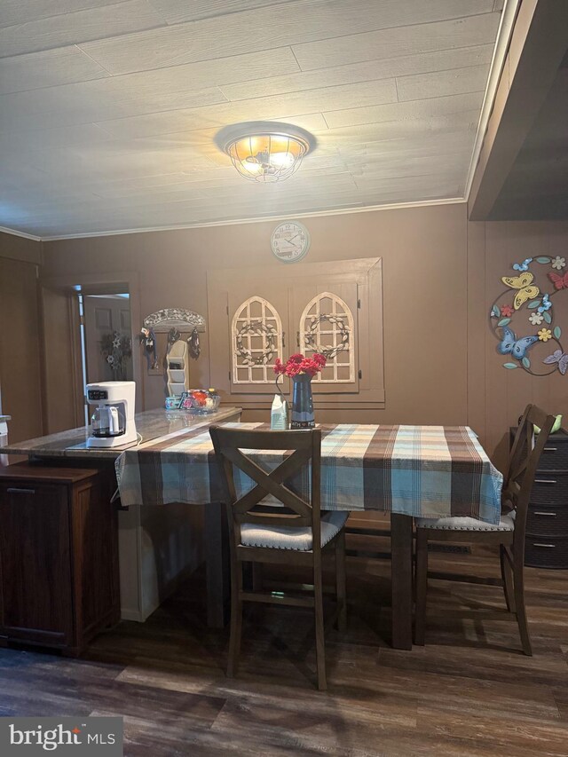 352 Almond Rd, Pittsgrove, NJ 08318 - dining area with wood finished floors and crown molding