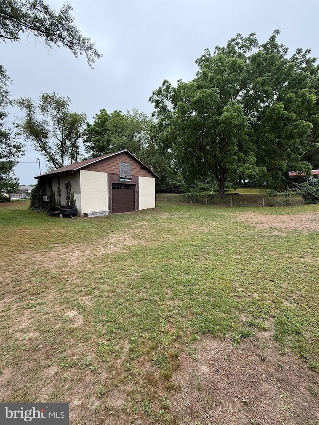 352 Almond Rd, Pittsgrove, NJ 08318 - view of yard with a garage and an outdoor structure