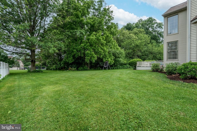 16 Fox Hollow Dr, Lancaster, PA 17602 - view of yard with a deck