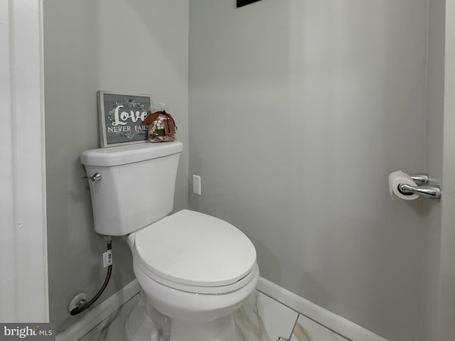 1180 Cleveland St, Baltimore, MD 21230 - half bath with toilet and baseboards