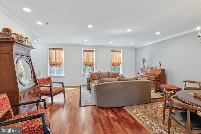 406 Regatta Dr, Philadelphia, PA 19146 - living area with light wood finished floors, crown molding, and recessed lighting