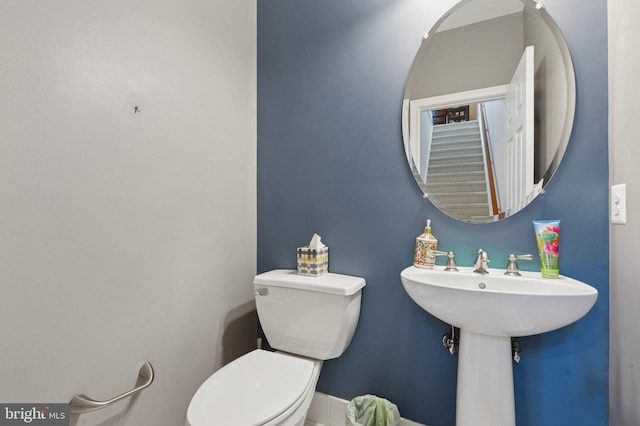 406 Regatta Dr, Philadelphia, PA 19146 - half bath featuring toilet and baseboards