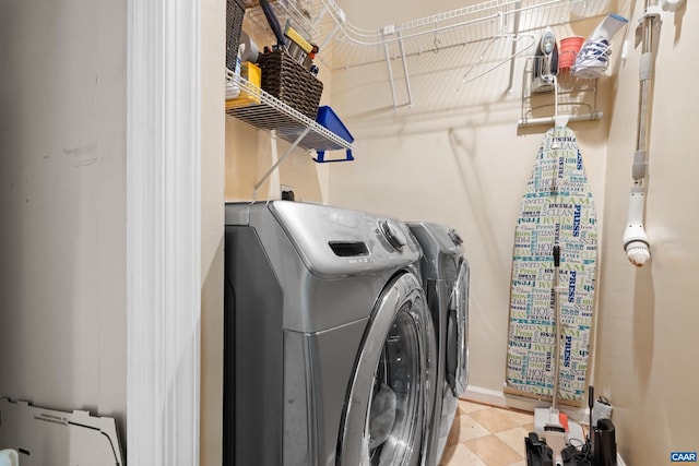 295 Homestead Ln, Charlottesville, VA 22902 - laundry area featuring washer and clothes dryer and baseboards