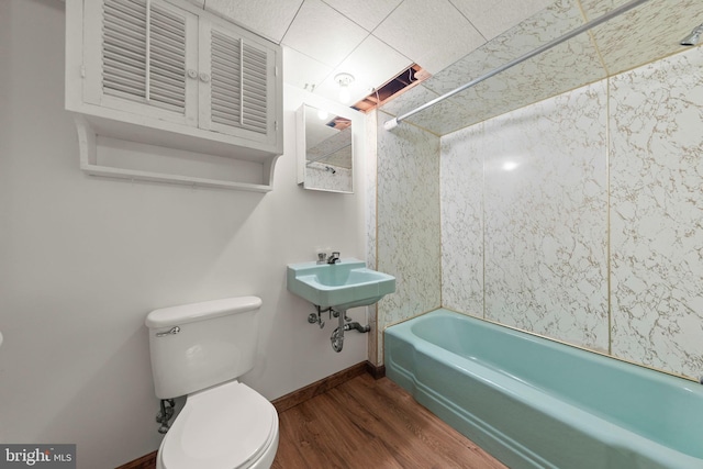 412 Fairview Ave, Winchester, VA 22601 - full bath featuring wood finished floors and tub / shower combination