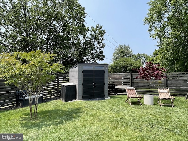 14 Brandywine Blvd, Wilmington, DE 19809 - fenced backyard featuring a storage shed
