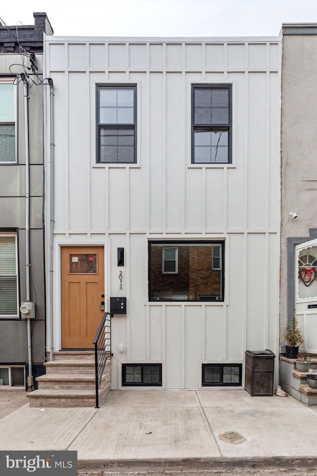 2012 S Mildred St, Philadelphia, PA 19148 - view of front of home with board and batten siding and entry steps