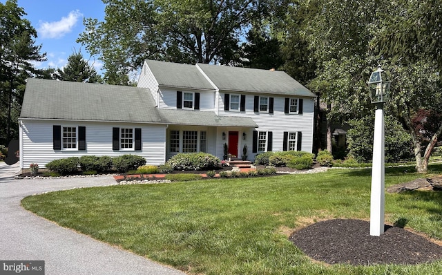 223 Country Gate Rd, Wayne, PA 19087 - colonial-style house with a front lawn